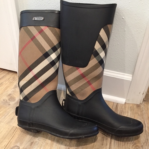 flat brown suede boots